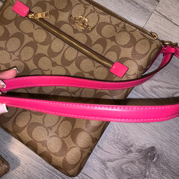 EUC COACH COLLECTION Logo Crossbody, Sunglasses Case, Wristlet coin zip around. - Picture 12 of 16